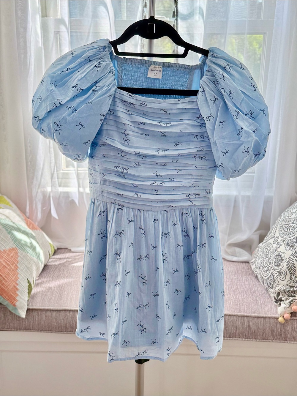Abercrombie kids - Light Blue Puff-Sleeve Kids Dress with Bow Print - Size 9/10